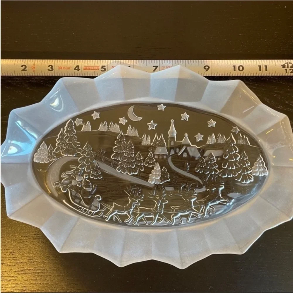 Mikasa Santa's Flight Oval Glass Holiday Platter
